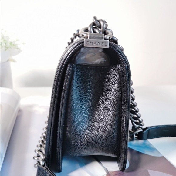 Classic Chanel Caviar microchipped medium Boy Bag - Picture 6 of 12